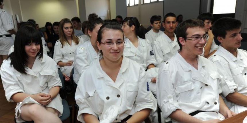 U prostorijama PU Sibensko-kninske predstavljeni su pripadnici prometne mladezi koji ce pomagati policiji u ljetnim mjesecima prilikom regulacije prometa. Photo: Hrvoje Jelavic/PIXSELL Autor  Hrvoje Jelavic/PIXSELL Ključne riječi  policija, policija, mla