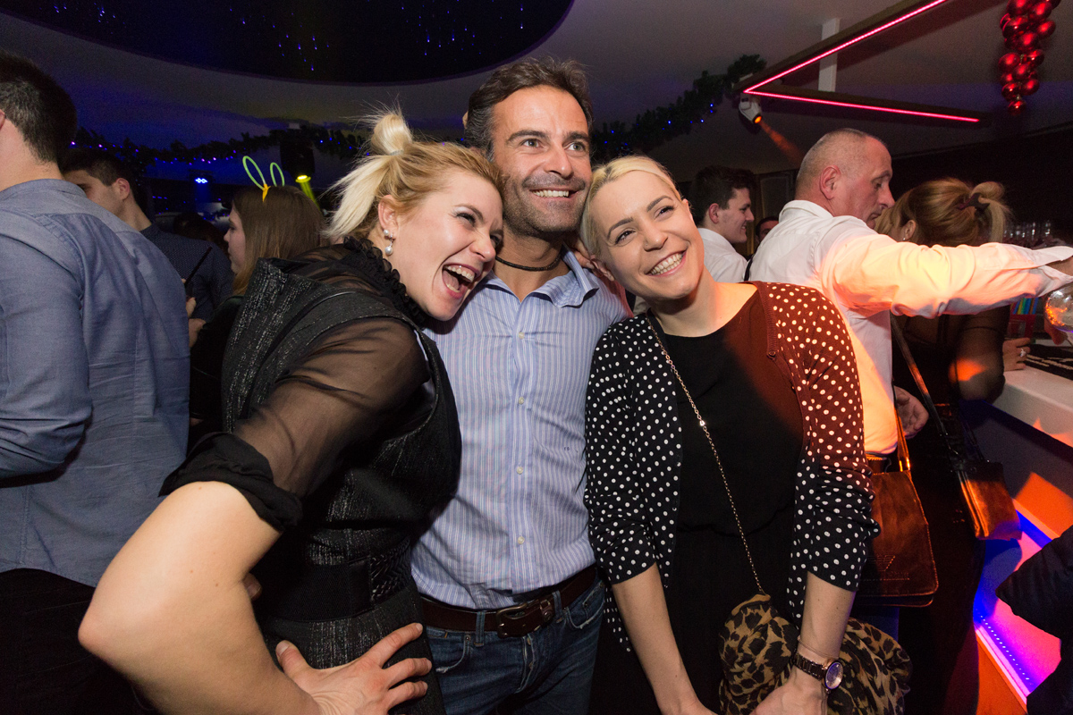 Doček 2017: Najluđa noć na zadarskom Poluotoku privukla više tisuća Zadrana i gostiju Doček 2017: Najluđa noć na zadarskom Poluotoku privukla više tisuća Zadrana i gostiju