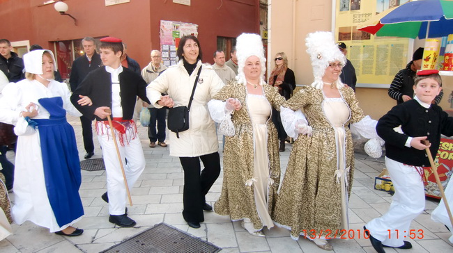 Zadarski karneval 2010: KUD “Druzina” Pag na Narodnom trgu