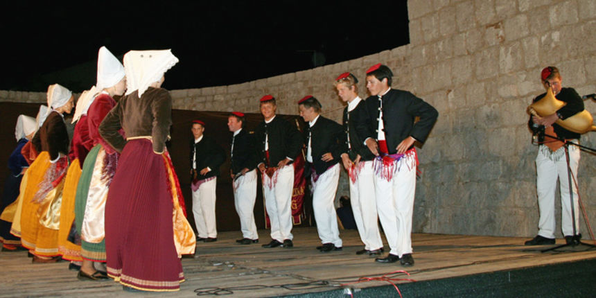 Paška ‘Robinja’ i Tanac, kolovoza 2009. Paška ‘Robinja’ i Tanac, kolovoza 2009.