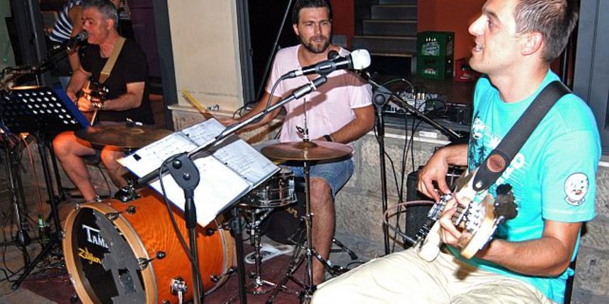 Za festicu u Bizarra nastupili Pacific Bullets 26.8.2011. Za festicu u Bizarra nastupili Pacific Bullets 26.8.2011.