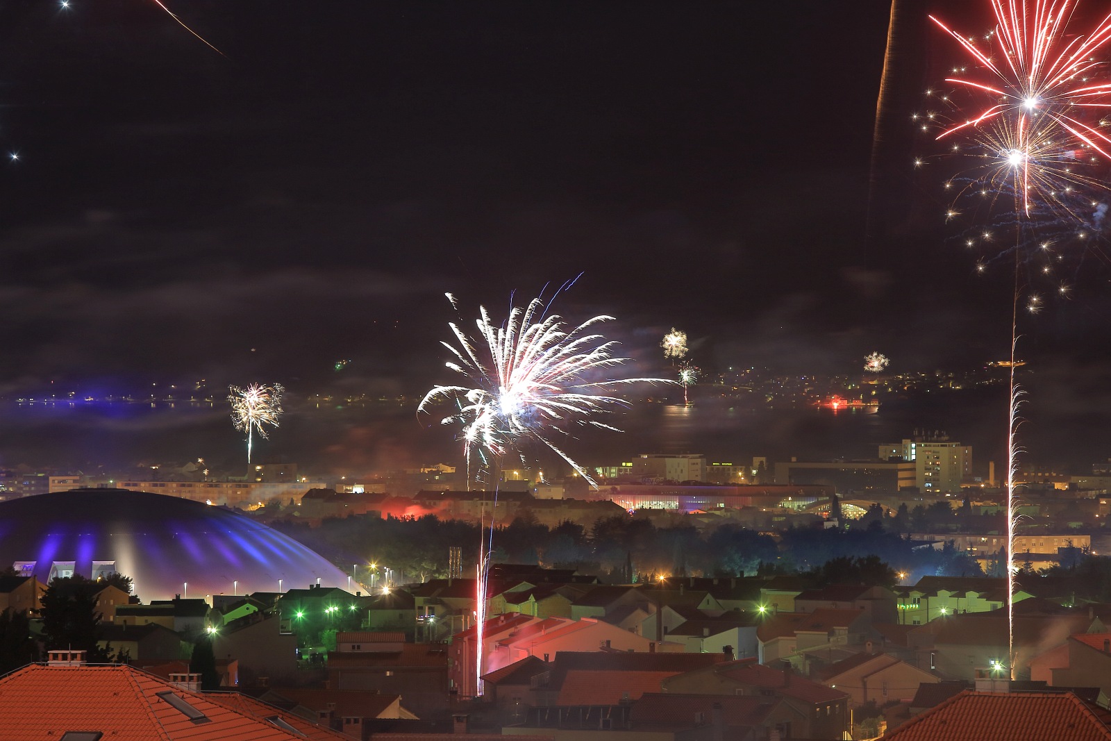 Zadarski doček Nove godine uz veliki vatromet Zadarski doček Nove godine uz veliki vatromet