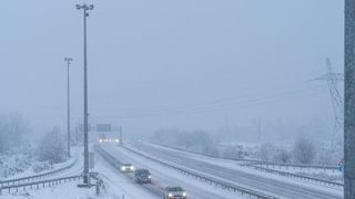 Snijeg i zimski uvjeti kod čvora Gospić na autocesti A1