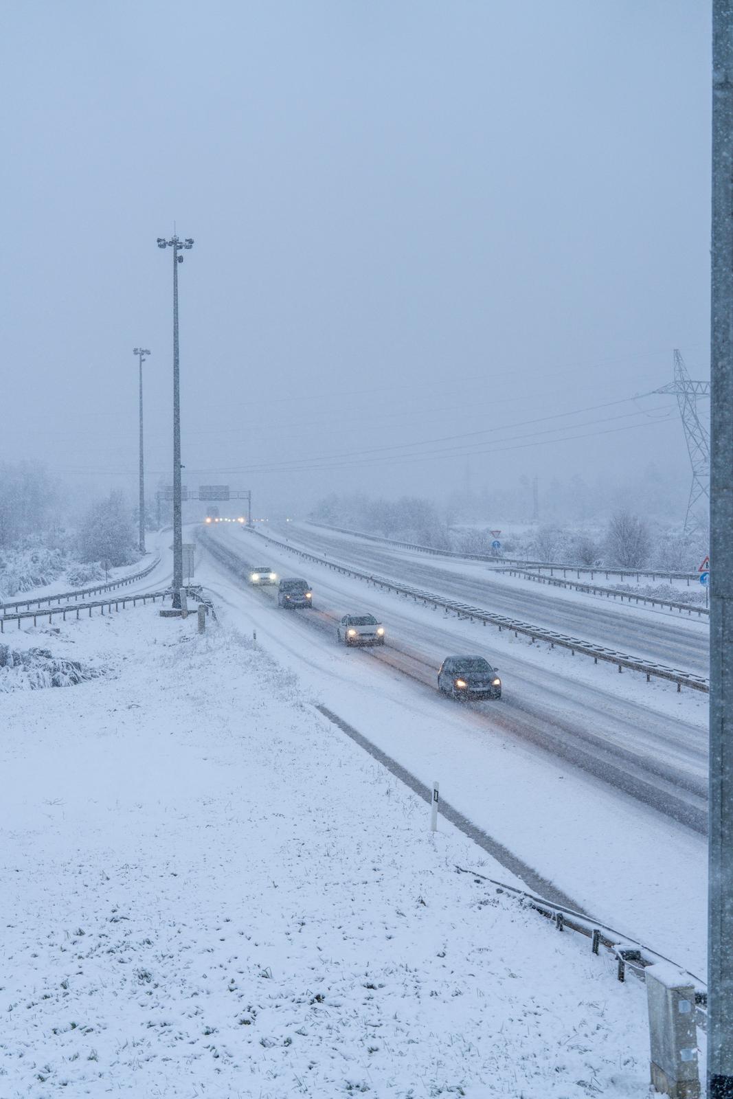 Snijeg i zimski uvjeti kod čvora Gospić na autocesti A1