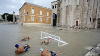 Vaterpolo utakmica na Forumu ispred crkve Sv. Donata, Foto: Filip Brala/PIXSELL