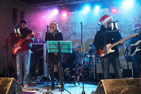 Vir: Božićna fešta uz Dražena Zečića Zeku Vir: Božićna fešta uz Dražena Zečića Zeku