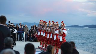 HGD Sv. Cecilija izvelo korčulanski viteški ples “Moreška” na Pozdravu suncu