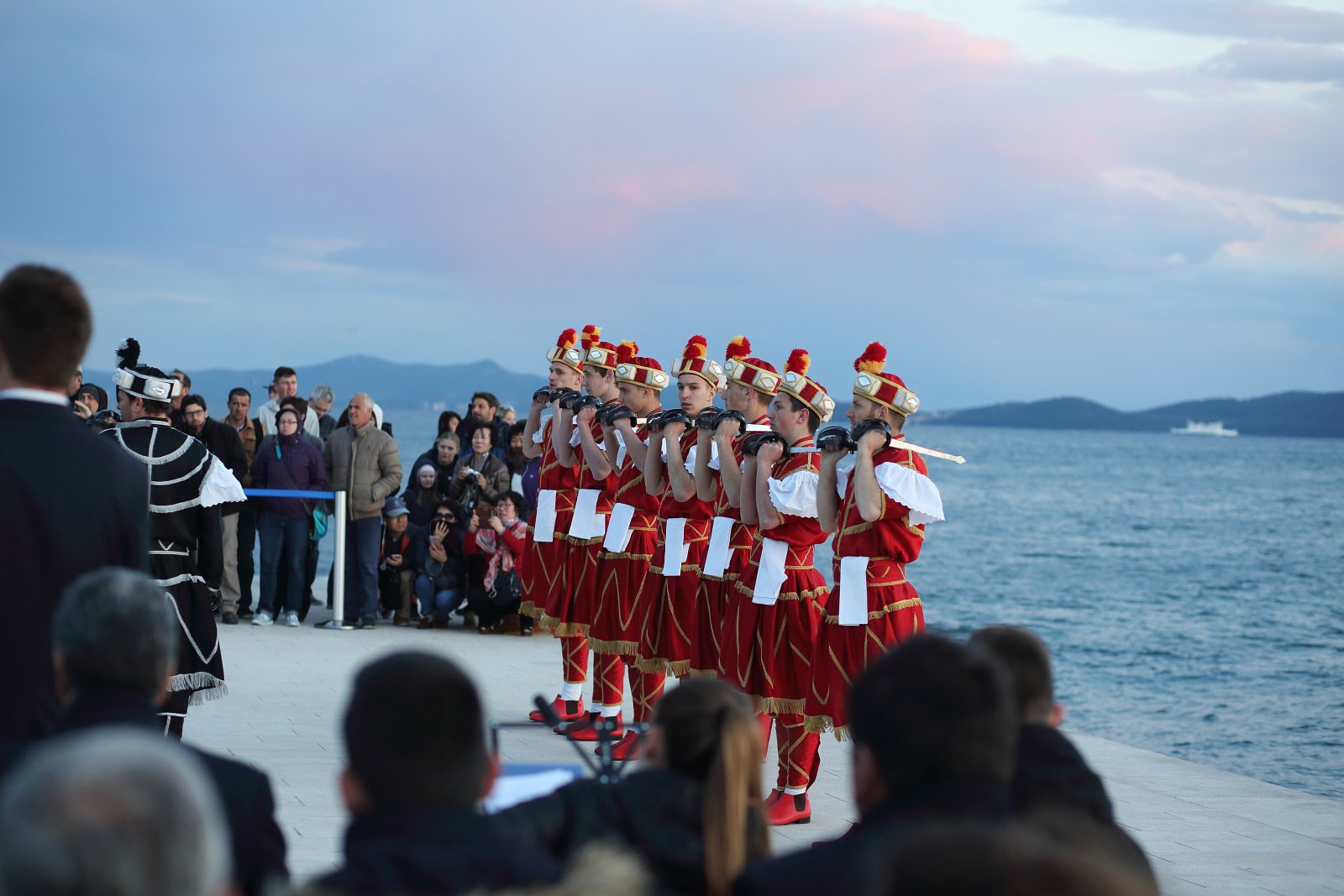 HGD Sv. Cecilija izvelo korčulanski viteški ples “Moreška” na Pozdravu suncu