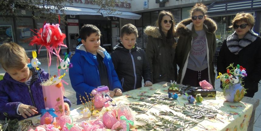 Biograd na Moru: Maslinove grančice i darovni program najmlađih Biograd na Moru: Maslinove grančice i darovni program najmlađih