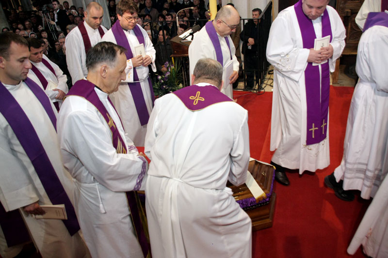 Posljednji ispraćaj nadbiskupa Marijana Oblaka