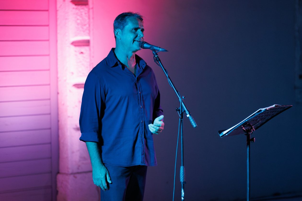 Večer evergreena u atriju palače Cedulin