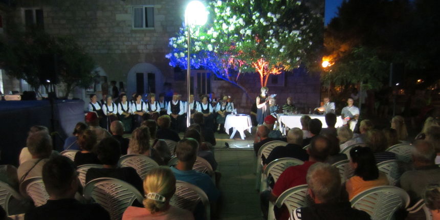 Održana Večer čakavske poezije u Kukljici Održana Večer čakavske poezije u Kukljici