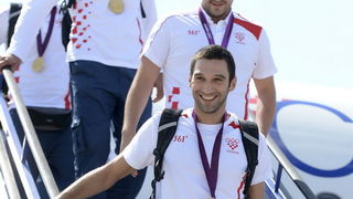 Zagreb, 130812.
Zracna luka Pleso.
Povratak Hrvatskih sportasa u Zagreb sa Olimpijskih igara u Londonu.
Na slici: Na povratku iz Londona sa Olimpijskih Igara, vecina hrvatskih sportasa se vraca avionskim letom Croatie Airlinesa za Zagreb.
Josip Pavic, Sa Zagreb, 130812.
Zracna luka Pleso.
Povratak Hrvatskih sportasa u Zagreb sa Olimpijskih igara u Londonu.
Na slici: Na povratku iz Londona sa Olimpijskih Igara, vecina hrvatskih sportasa se vraca avionskim letom Croatie Airlinesa za Zagreb.
Josip Pavic, Sa