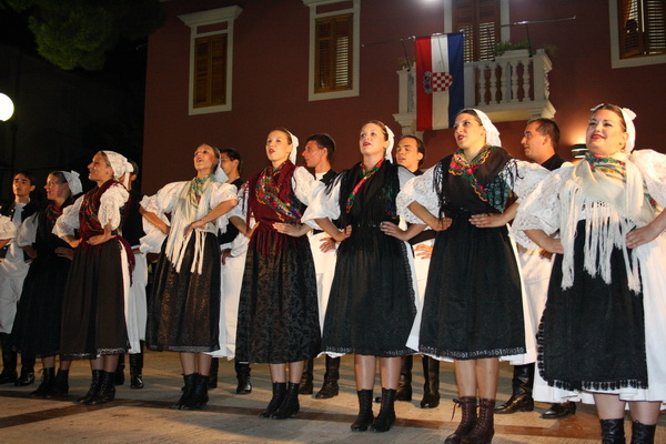 Biograd na Moru: Zavrsna priredba Ljetne skole folklora