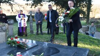 Ervenik: Obilježena 26. godišnjica stradanja obitelji Čengić