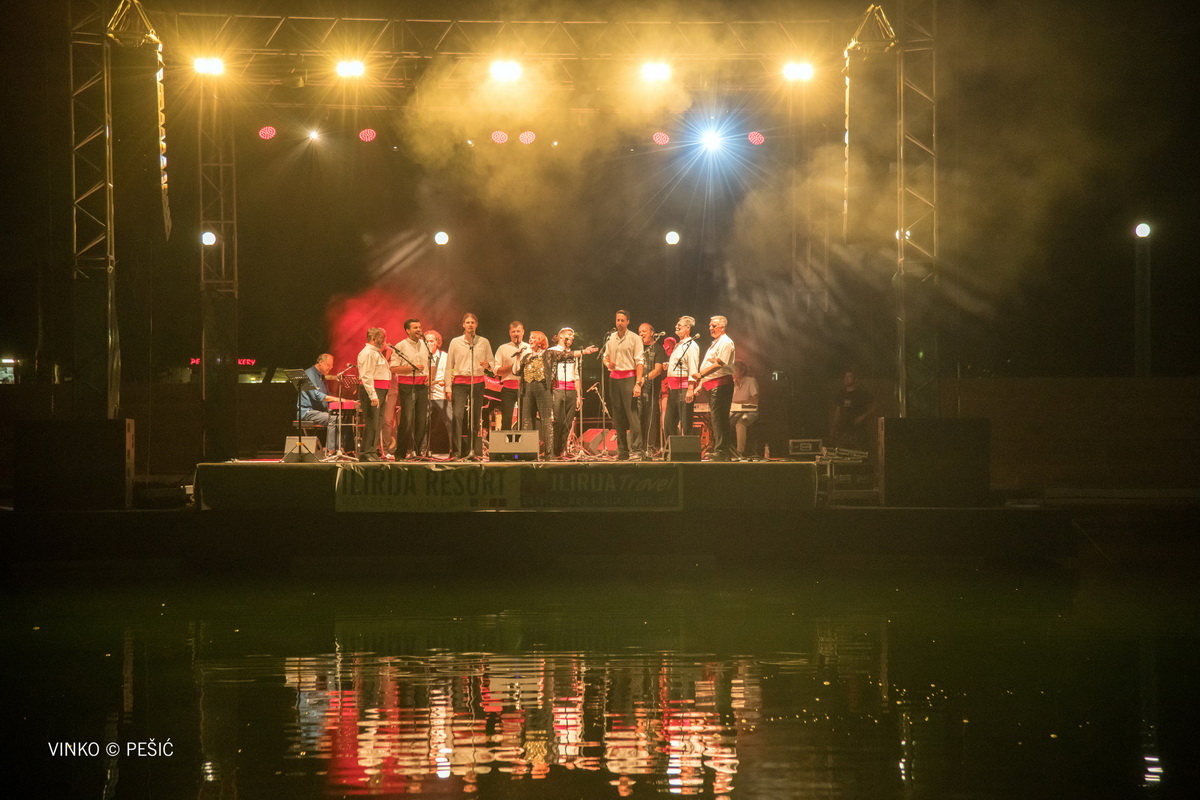 Zorica Kondža i klapa Cambi @ bazen Ilirije u Biogradu