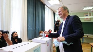 Lokalni izbori: Dr. Branko Dukić izašao na biralište Lokalni izbori: Dr. Branko Dukić izašao na biralište