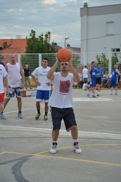 U povodu blagdana Kraljice Mira u Stanovima odigrana utakimica između veterana KK Zadar i Stanova, Foto: Iva Perinčić U povodu blagdana Kraljice Mira u Stanovima odigrana utakimica između veterana KK Zadar i Stanova, Foto: Iva Perinčić