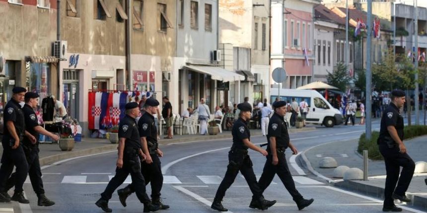 Proslava 21. obljetnice Dana pobjede i domovinske zahvalnosti , te Dana hrvatskih branitelja. Ocekuje se dolazak 100 000 ljudi, a program pocinje budnicom, te se nastavlja posizanjem zastave na tvrdjavi, te polaganjem vijenaca na trgu. Photo: Dusko Jaram