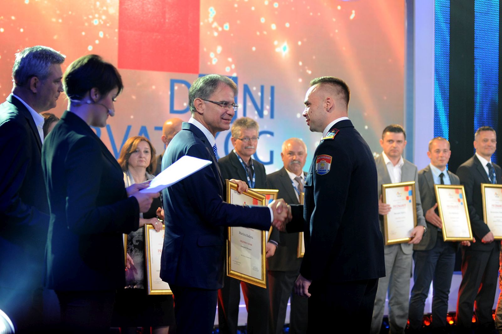 Zrakoplovnoj bazi Zemunik uručeno priznanje “Čovjek-ključ uspjeha u turizmu” Zrakoplovnoj bazi Zemunik uručeno priznanje “Čovjek-ključ uspjeha u turizmu”