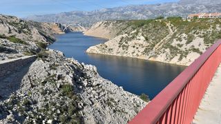 Skokom s Masleničkog mosta pilot kanadera počinio samoubojstvo