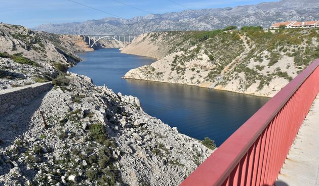 Skokom s Masleničkog mosta pilot kanadera počinio samoubojstvo