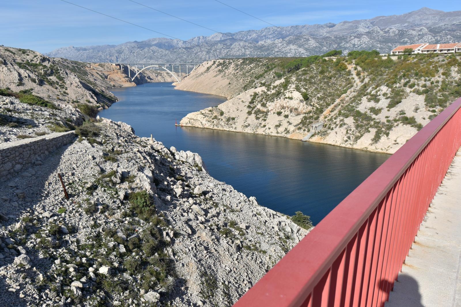 Skokom s Masleničkog mosta pilot kanadera počinio samoubojstvo