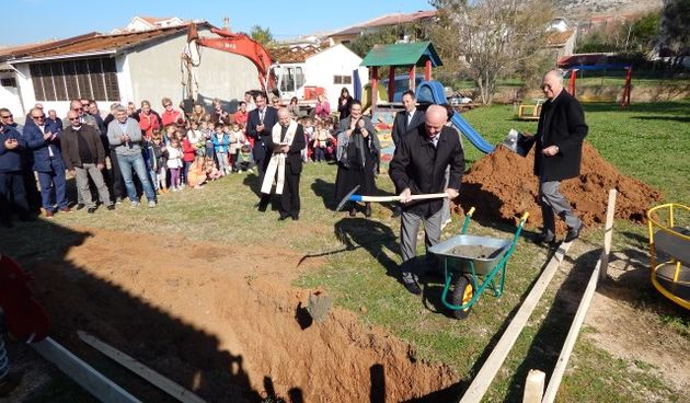 Gradonačelnik Maržić polaže kamen temeljac za novi dječji vrtić, Foto: Grad Pag