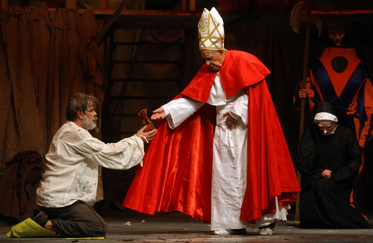 Zadar, 181010.Kazalista lutaka Zadar u crkvi Sv. Dominika, veceras je premijerno izvelo predstava Michelangelo Buonarroti nastala prema drami Miroslava Krleze. Reziju i prilagodbu teksta potpisuje Drazen Ferencina, Michelangela igra Zlatko Kosta, a lik p Zadar, 181010.Kazalista lutaka Zadar u crkvi Sv. Dominika, veceras je premijerno izvelo predstava Michelangelo Buonarroti nastala prema drami Miroslava Krleze. Reziju i prilagodbu teksta potpisuje Drazen Ferencina, Michelangela igra Zlatko Kosta, a lik p