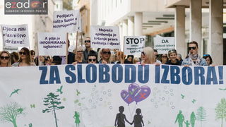 Prosvjedni skup roditelja protiv politike obaveznog cijepljenja Prosvjedni skup roditelja protiv politike obaveznog cijepljenja