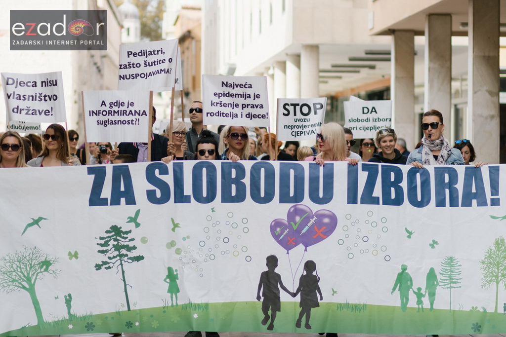 Prosvjedni skup roditelja protiv politike obaveznog cijepljenja Prosvjedni skup roditelja protiv politike obaveznog cijepljenja