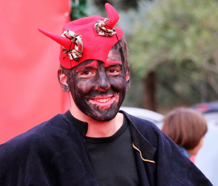 Sveti Nikola darivao mališane na Viru, Krampus bez posla Sveti Nikola darivao mališane na Viru, Krampus bez posla