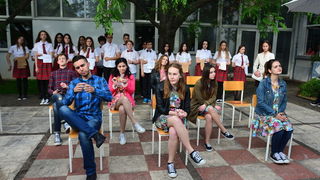 Kazališna udruga “Igrajmo se” predstavila je dramsku igru “Coffee to go” u atriju Gradske knjižnice Zadar