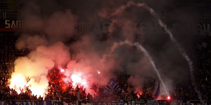 Zagreb, 240310.
Stadion Maksimir.
Prva polufinalna nogometna utakmica Hrvatskog kupa izmedju Dinama i Hajduka.
Na slici: navijaci Dinama, BBB.
Foto: Ronald Gorsic / CROPIX