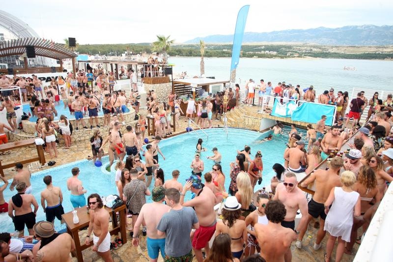 Zrće: Drugi dan Hideout festivala privukao je mnogobrojnu publiku na after beach party, Photo: Luka Stanzl/PIXSELL Zrće: Drugi dan Hideout festivala privukao je mnogobrojnu publiku na after beach party, Photo: Luka Stanzl/PIXSELL