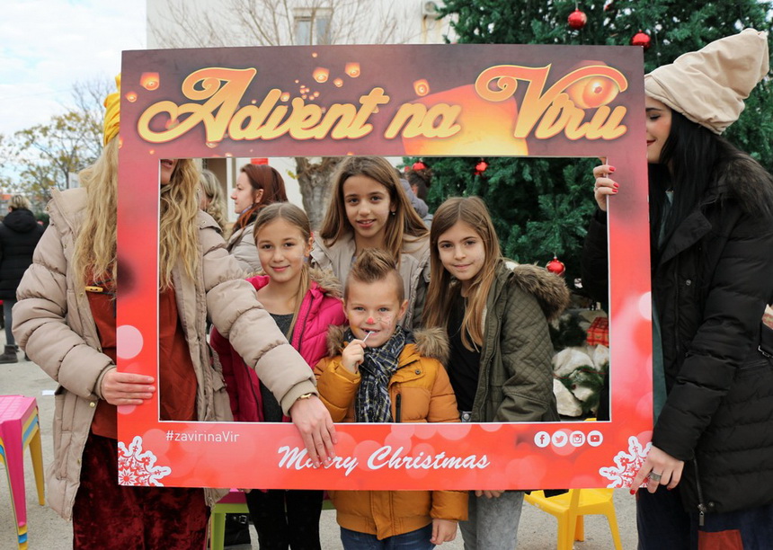 Sveti Nikola darivao mališane na Viru, Krampus bez posla Sveti Nikola darivao mališane na Viru, Krampus bez posla