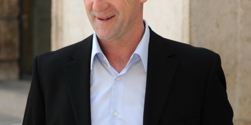 Zadar, 220413.Stand kandidata za zadarskog gradonacelnika Rena Sinovcica na Narodnom trgu.Na fotografiji: Reno Sinovcic.Foto: Luka Gerlanc / CROPIX