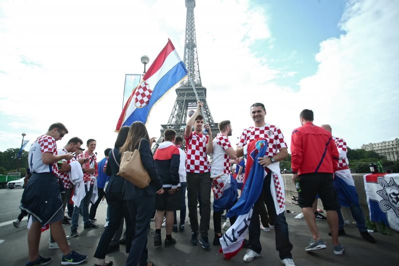 Euro 2016: Hrvatski navijači napravili fenomenalnu atmosferu u Parizu. Photo: Sanjin Strukić/PIXSELL Euro 2016: Hrvatski navijači napravili fenomenalnu atmosferu u Parizu. Photo: Sanjin Strukić/PIXSELL