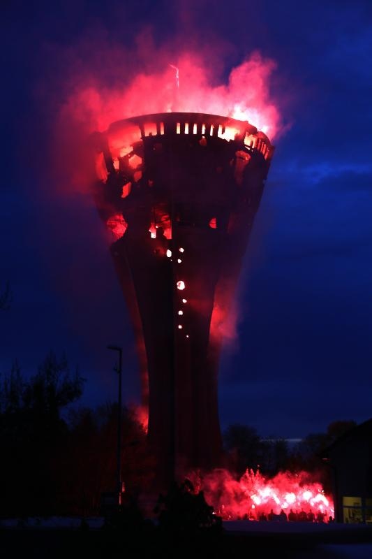 Navijači bakljama obasjali vodotoranj Navijači bakljama obasjali vodotoranj