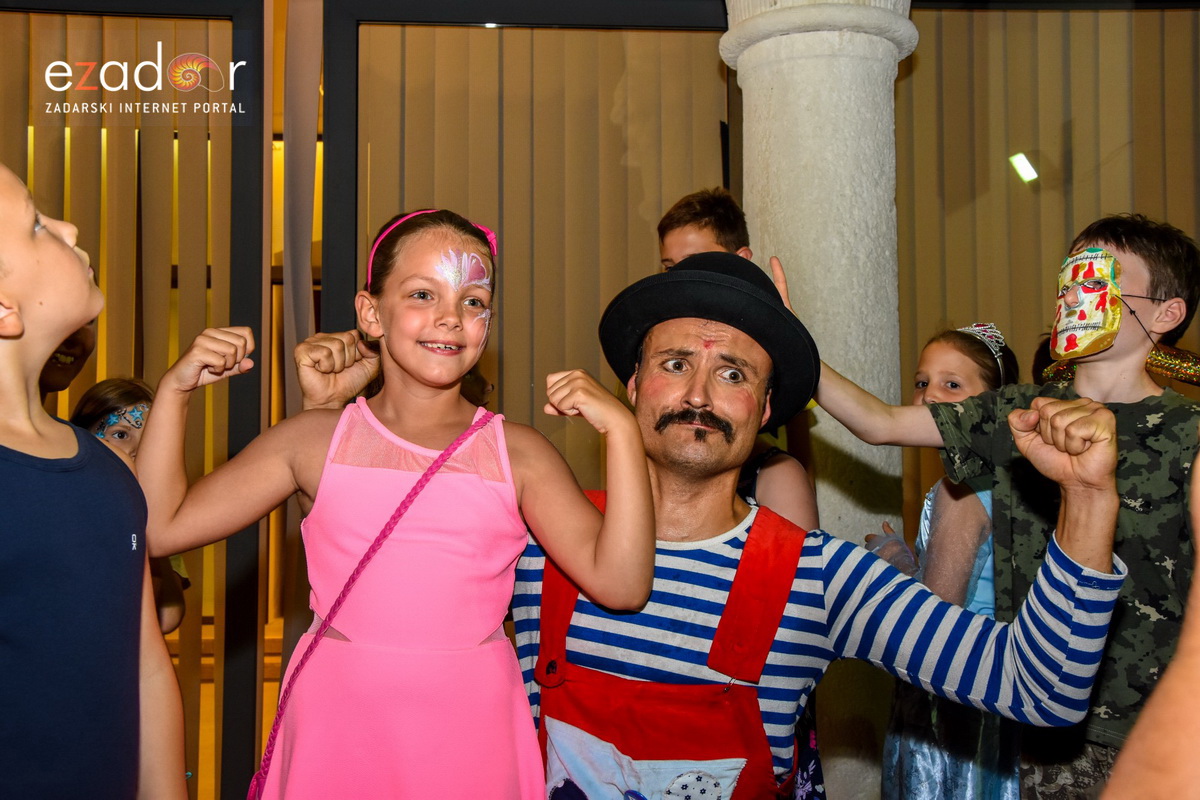 Dječjim karnevalskim danom započeo 59. Paški ljetni karneval