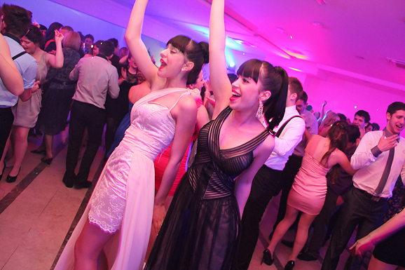 Maturalna večer Ekonomske škole (foto:Saša Čuka) Maturalna večer Ekonomske škole (foto:Saša Čuka)