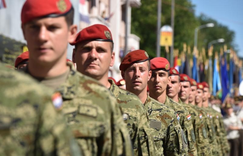 Knin: Generalna proba mimohoda uoči sutrašnje proslave 21. obljetnice VRA Oluja Knin: Generalna proba mimohoda uoči sutrašnje proslave 21. obljetnice VRA Oluja