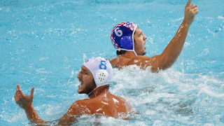Zagreb, 050910.
Bazen Mladost na Savi.
29. Europsko prvenstvo u vaterpolu.
Hrvatska – Italija
Na fotografiji: Petar Muslim (D) salvi a Valentino Gallo tuguje.
Foto: Ronald Gorsic / CROPIX
