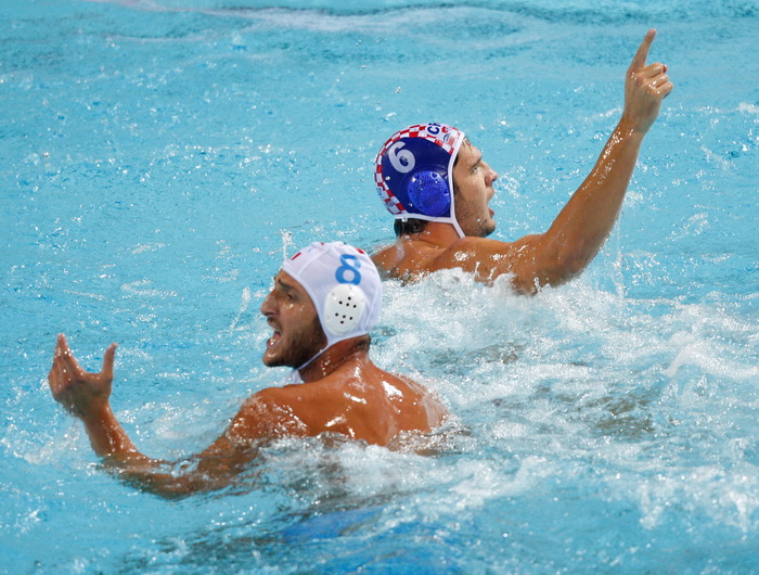 Zagreb, 050910.
Bazen Mladost na Savi.
29. Europsko prvenstvo u vaterpolu.
Hrvatska – Italija
Na fotografiji: Petar Muslim (D) salvi a Valentino Gallo tuguje.
Foto: Ronald Gorsic / CROPIX