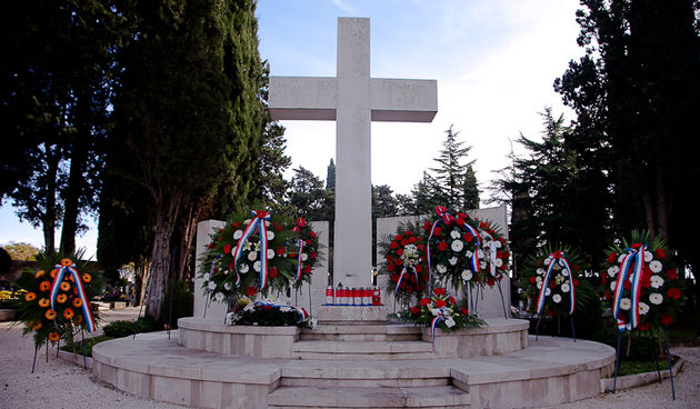 Polaganje vijenaca pred Središnji križ u povodu Dana grada Zadra, foto: Darko Belancic