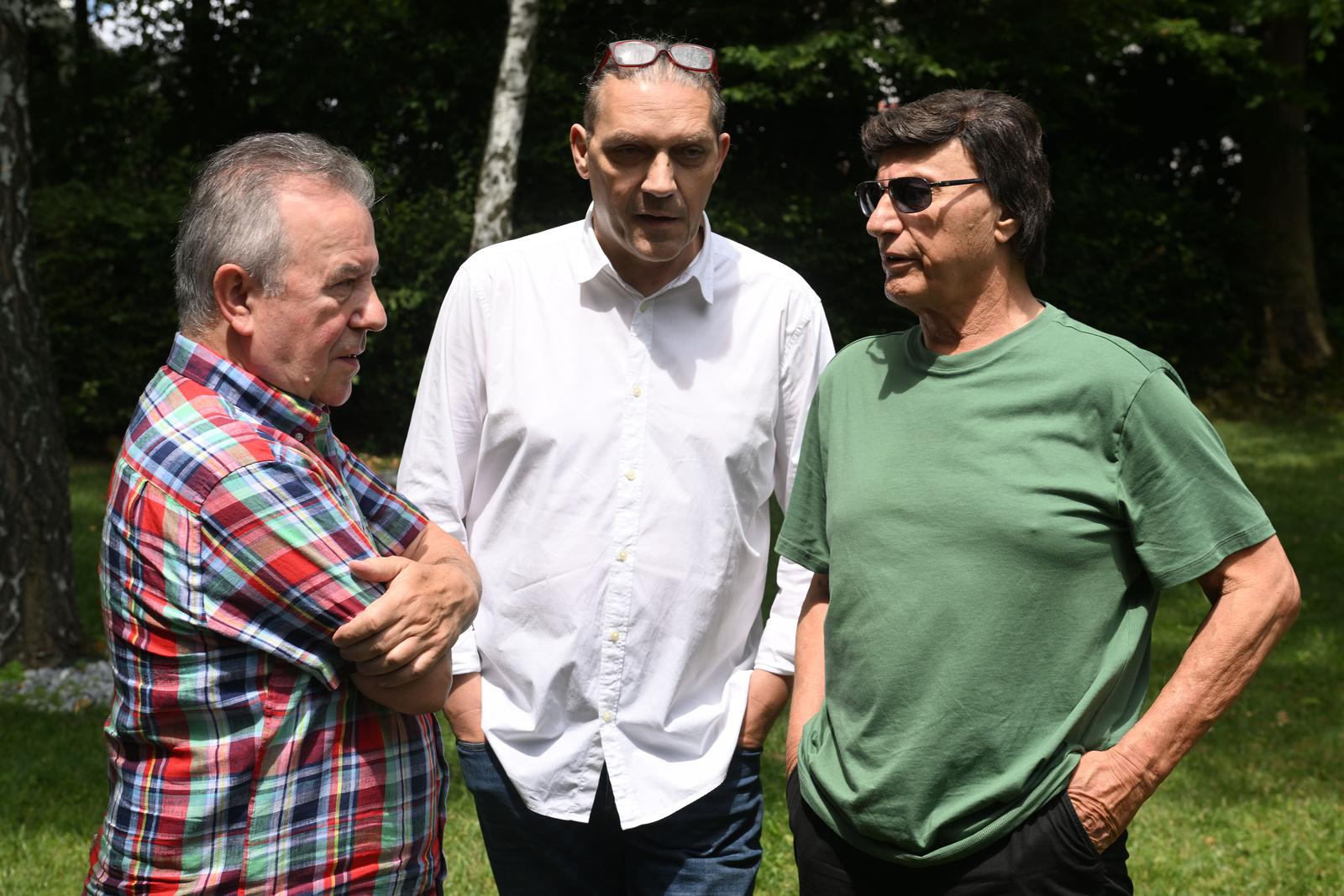 U Croatia Records-u odrzana je promocija novog albuma pjevaca Duska Lokina. U Croatia Records-u odrzana je promocija novog albuma pjevaca Duska Lokina.