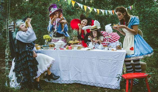 Alisa u zemlji čuda, Dragon teatar