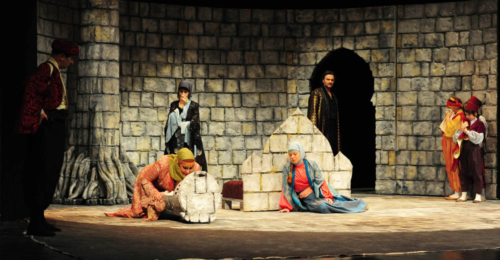 Zadar, 23.02.2012. snimio: Nenad Marčev
Gradsko kazalište Marina Držića Dubrovnik
Milan Ogrizović
HASANAGINICA
redatelj: Ivan Leo Lemo
Igraju: Jasna Jukić, Vladimir Posavec, Slavko Juraga, Milka Podrug Kokotović, Izmira Brautović, Lana Helena Hul Zadar, 23.02.2012. snimio: Nenad Marčev
Gradsko kazalište Marina Držića Dubrovnik
Milan Ogrizović
HASANAGINICA
redatelj: Ivan Leo Lemo
Igraju: Jasna Jukić, Vladimir Posavec, Slavko Juraga, Milka Podrug Kokotović, Izmira Brautović, Lana Helena Hul