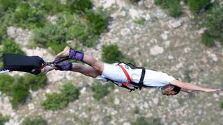 28.6.2014., Maslenica – Gimnasticar Marijo Moznik otvorio je sezonu bungee skokova s Maslenickog mosta. On je izveo dvostruki salto s uronom u more. Photo: Dino Stanin/PIXSELL