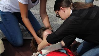 Nacionalna društva Crvenog križa diljem svijeta, potaknuta inicijativom Međunarodne federacije društava Crvenog križa i Crvenog polumjeseca (IFRC), obilježila su i ove godine Svjetski dan prve pomoći. Ovo je bila još jedna prilika da se ukaže na važnost p Nacionalna društva Crvenog križa diljem svijeta, potaknuta inicijativom Međunarodne federacije društava Crvenog križa i Crvenog polumjeseca (IFRC), obilježila su i ove godine Svjetski dan prve pomoći. Ovo je bila još jedna prilika da se ukaže na važnost p